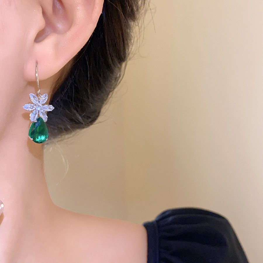 Buy European and American zircon water drop flower ear hook necklace suit light luxury high sense clavicle chain exquisite fashion temperament jewelry | Kibo Space Jewelry O1CN018gusrZ1a2Aa5qtizg 4070793271 0 cib crystal bracelet