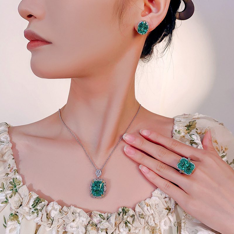 O1CN01IVMpl41logMGVqhR9 3946624866 0 cib crystal bracelet