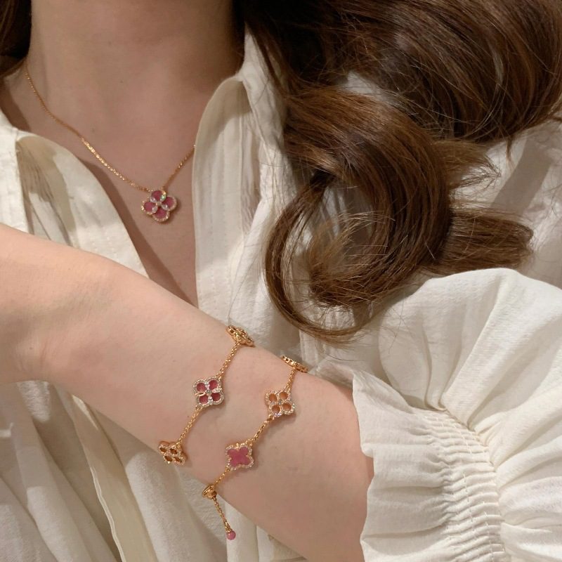 O1CN01OQHsUo1mJpHPpSrwq 2219671184934 0 cib crystal bracelet