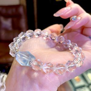Handmade men's and women's universal natural transparent quartz bead bracelet, fashionable and semi precious aquamarine energy stone, geometric and fashionable healing